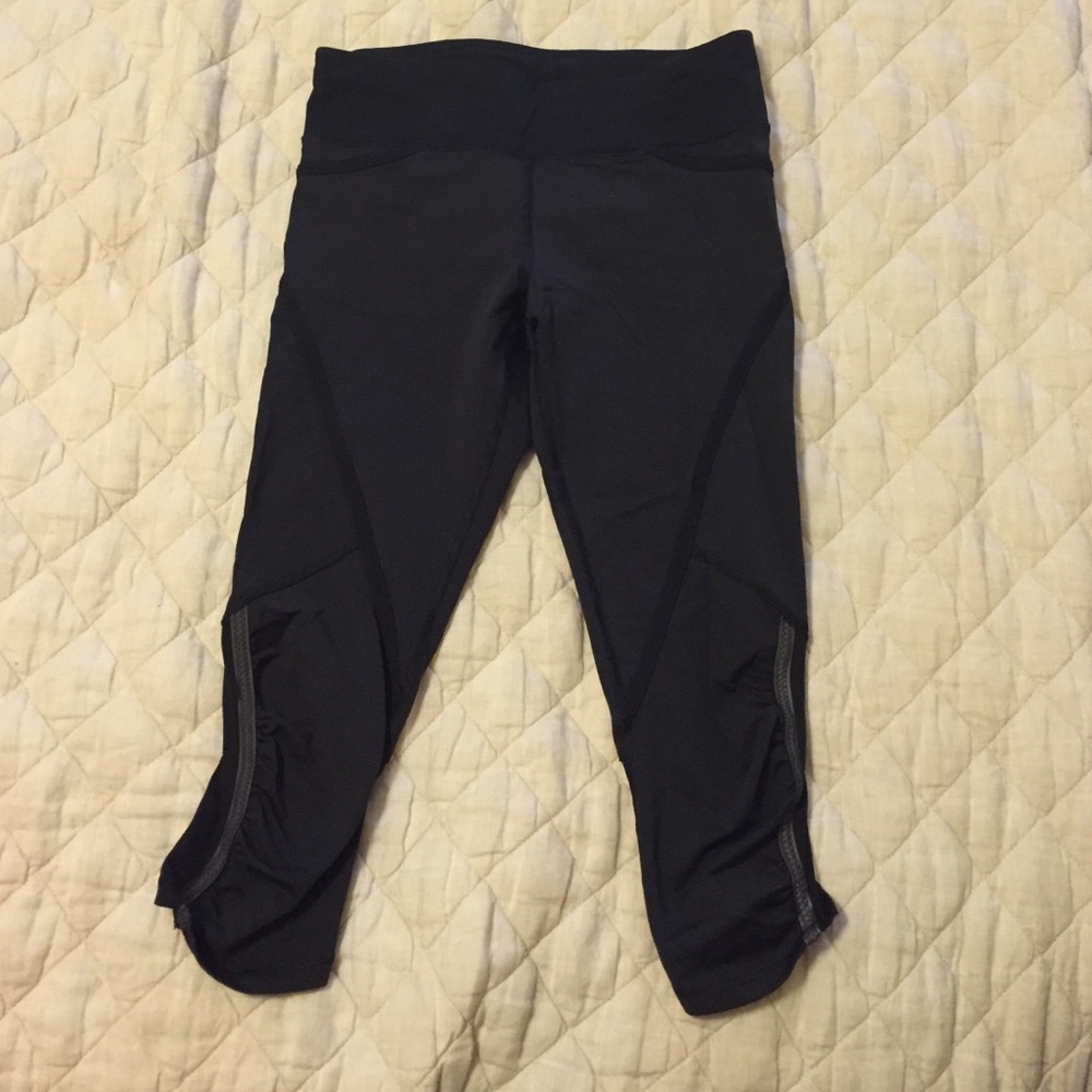 Lululemon running crops